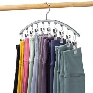 Rotatable clothes hanger